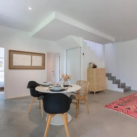 Casa Moderna Con Piscina Y Vistas Al Bosque. Villa