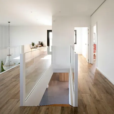 Casa Moderna Con Piscina Y Vistas Al Bosque. Villa *