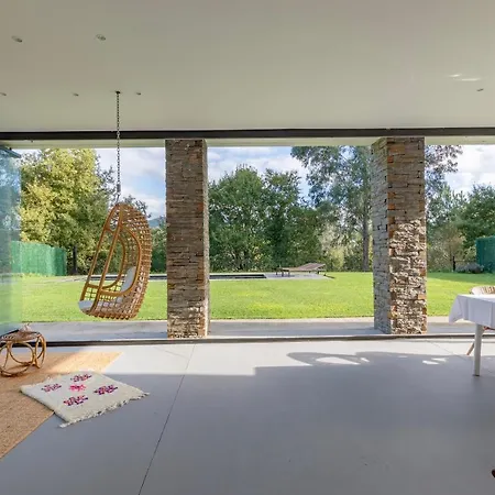 Βίλα Casa Moderna Con Piscina Y Vistas Al Bosque. *