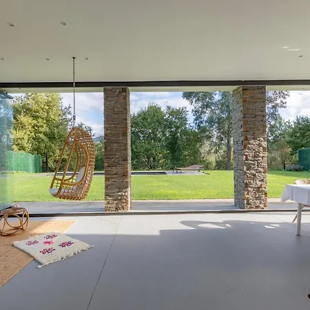 Vila Casa Moderna Con Piscina Y Vistas Al Bosque. *