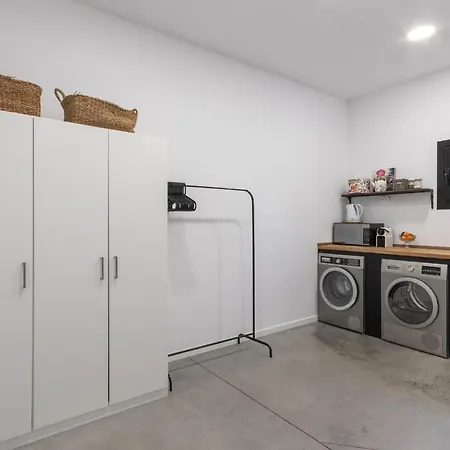 Βίλα Casa Moderna Con Piscina Y Vistas Al Bosque.