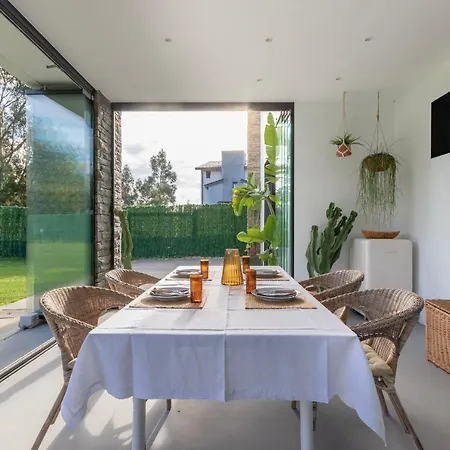 Vila Casa Moderna Con Piscina Y Vistas Al Bosque. *