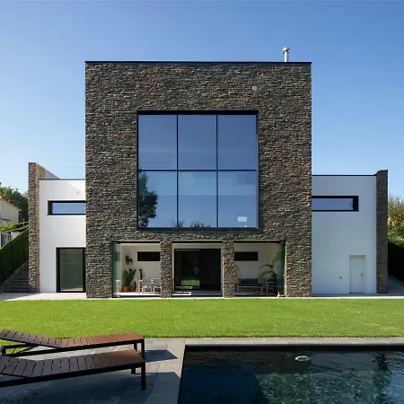Casa Moderna Con Piscina Y Vistas Al Bosque. Vila Mungia
