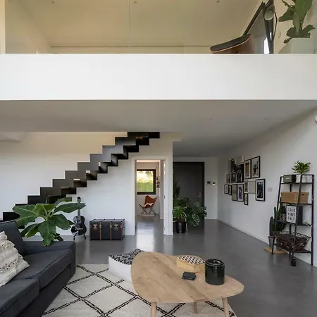 Casa Moderna Con Piscina Y Vistas Al Bosque. Vila Mungia