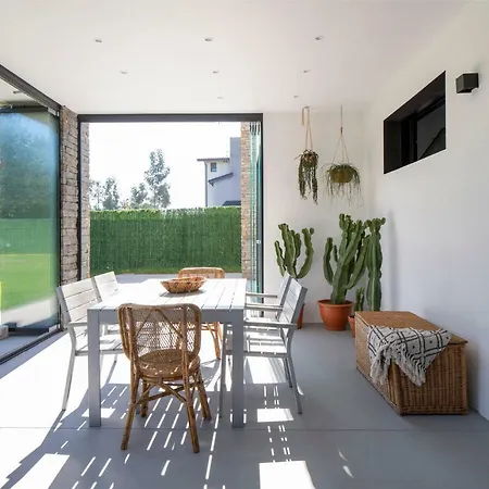 Vila Casa Moderna Con Piscina Y Vistas Al Bosque.